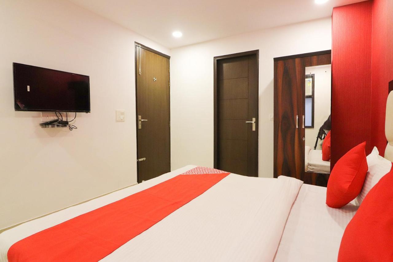 Oyo 63841 White Orchid Hotel Indraprastha Buitenkant foto