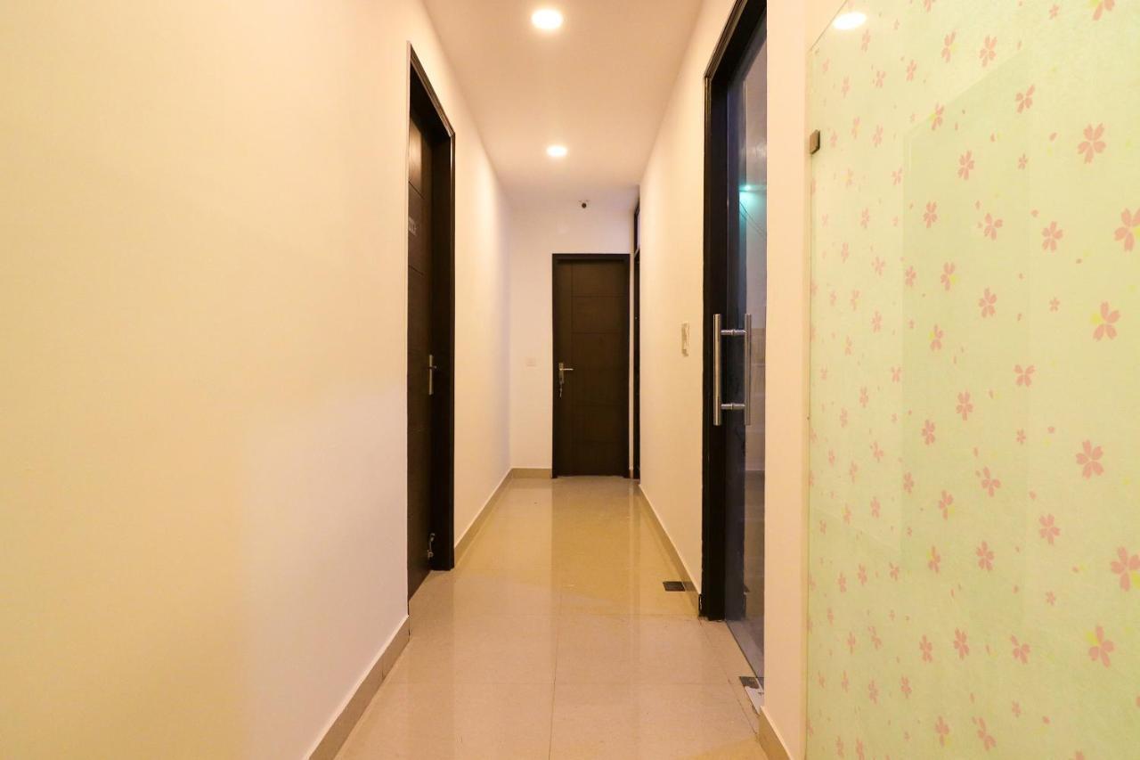 Oyo 63841 White Orchid Hotel Indraprastha Buitenkant foto