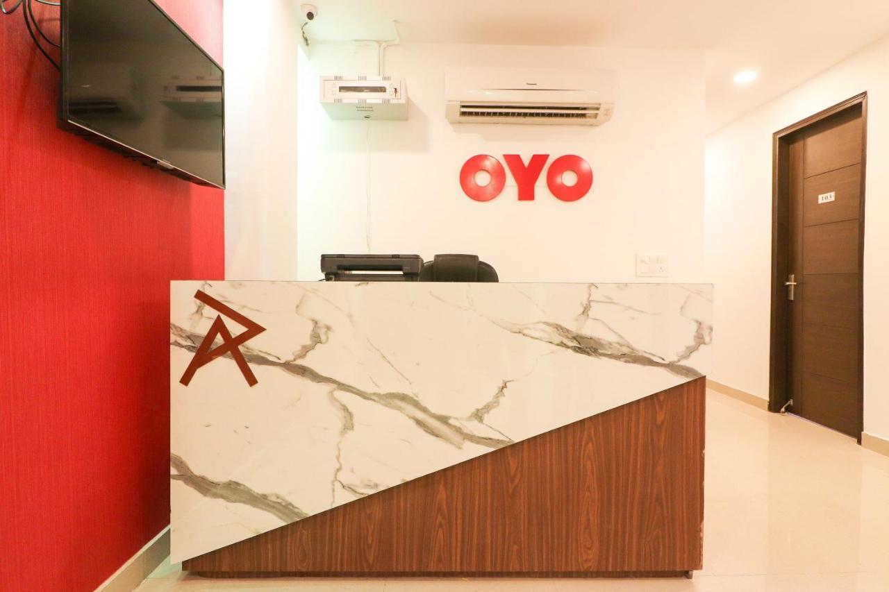Oyo 63841 White Orchid Hotel Indraprastha Buitenkant foto
