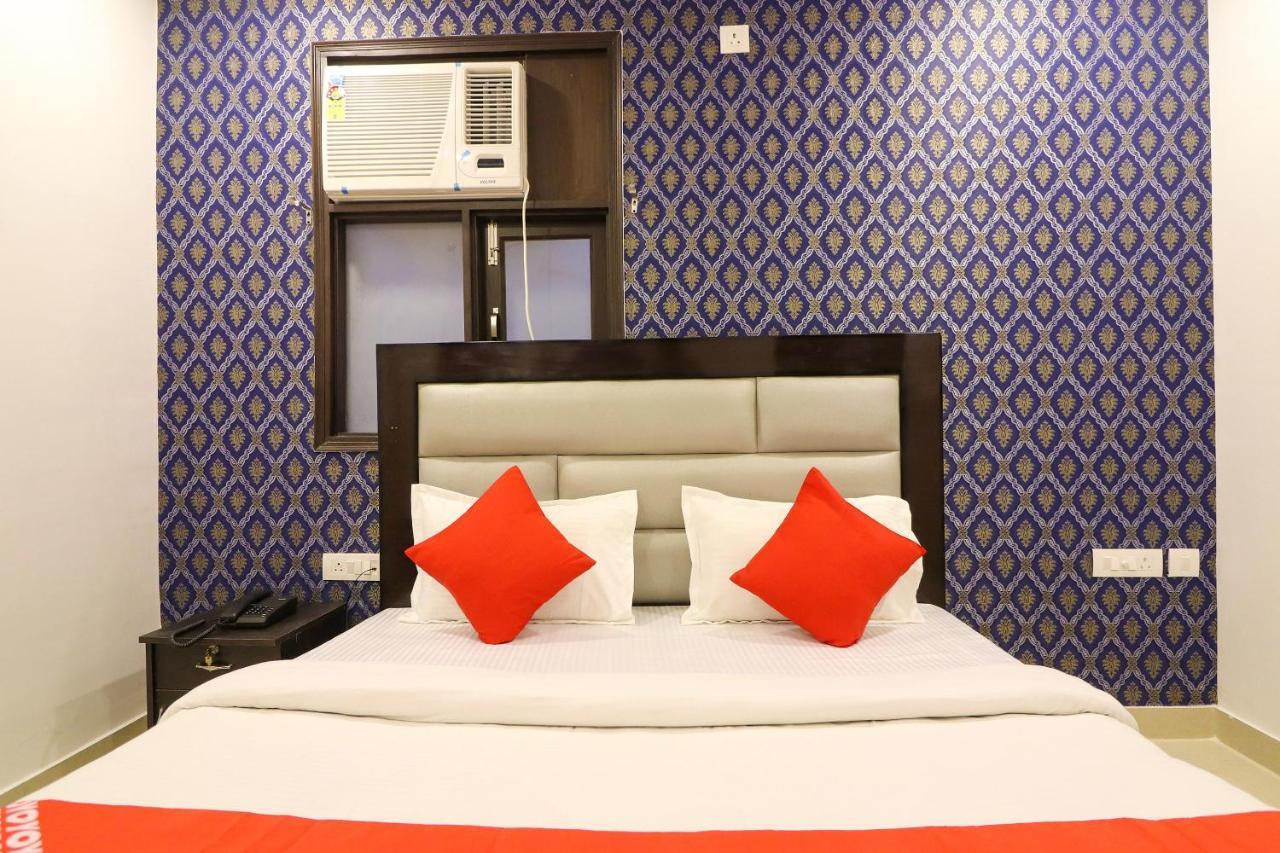 Oyo 63841 White Orchid Hotel Indraprastha Buitenkant foto