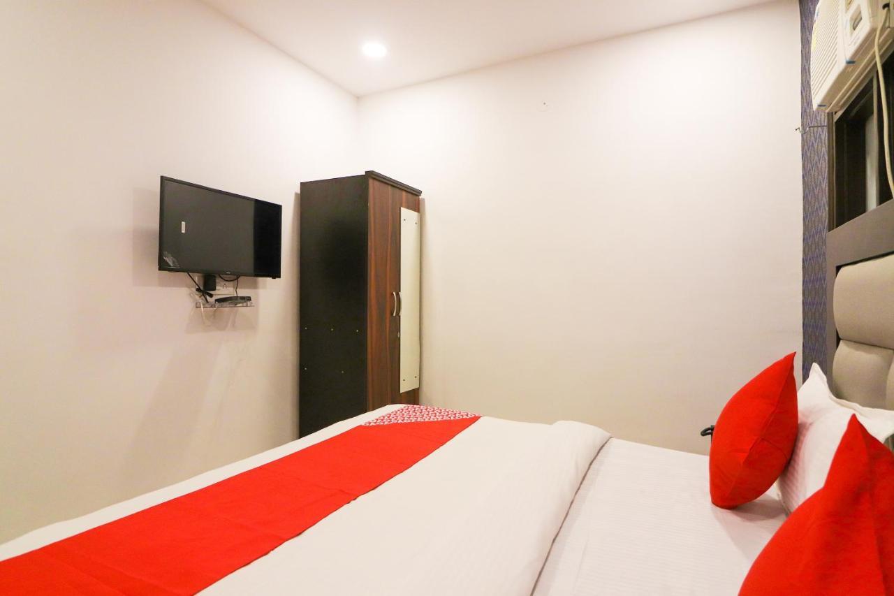 Oyo 63841 White Orchid Hotel Indraprastha Buitenkant foto