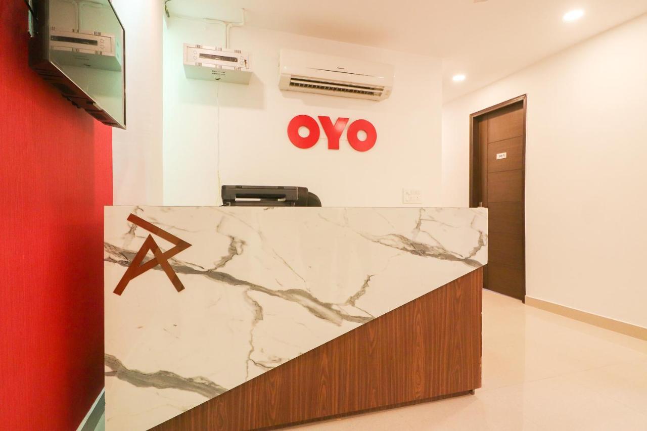 Oyo 63841 White Orchid Hotel Indraprastha Buitenkant foto