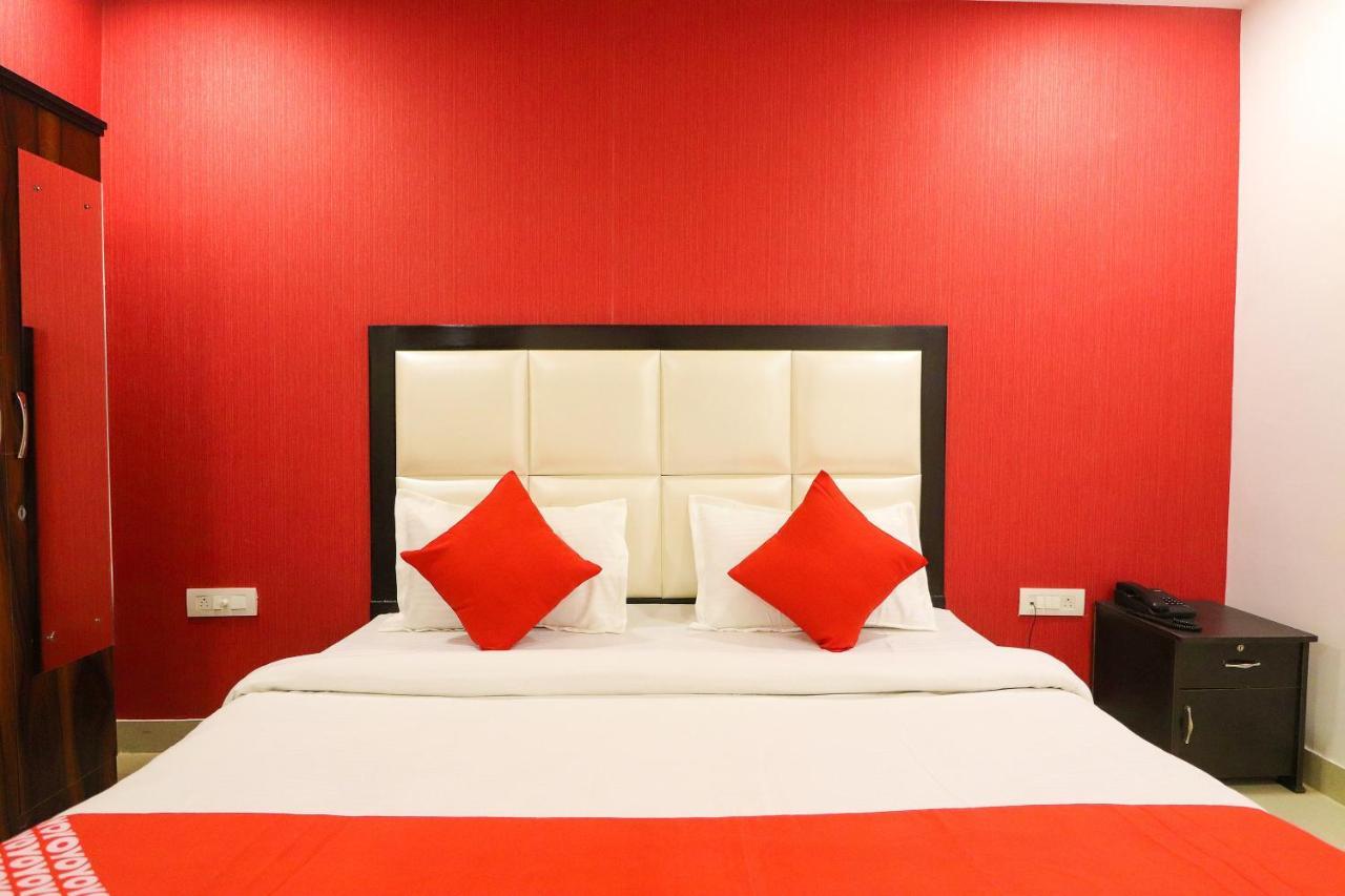 Oyo 63841 White Orchid Hotel Indraprastha Buitenkant foto